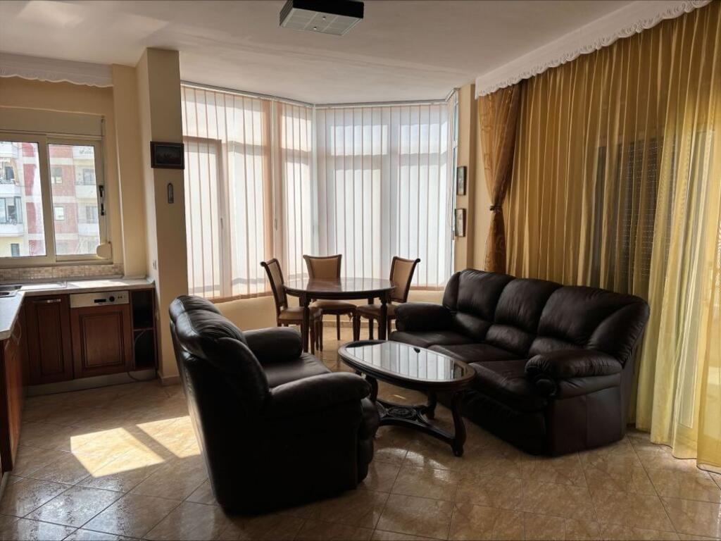 Jepet Apartament Me Qera , Ne Vlore
