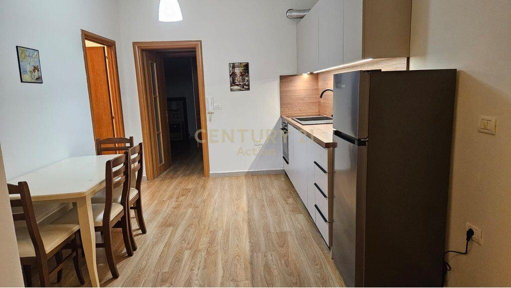 JAPIM ME QIRA APARTAMENT 2+1+2,RRUGA FROSINA PLAKU! 600 € /Muaj