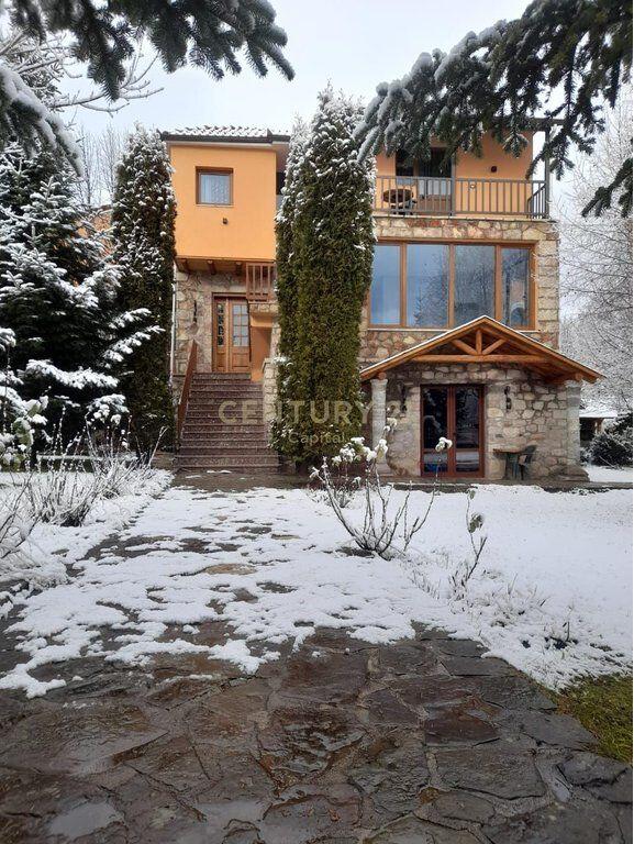 Super hotel ne shitje ne Voskopojë.