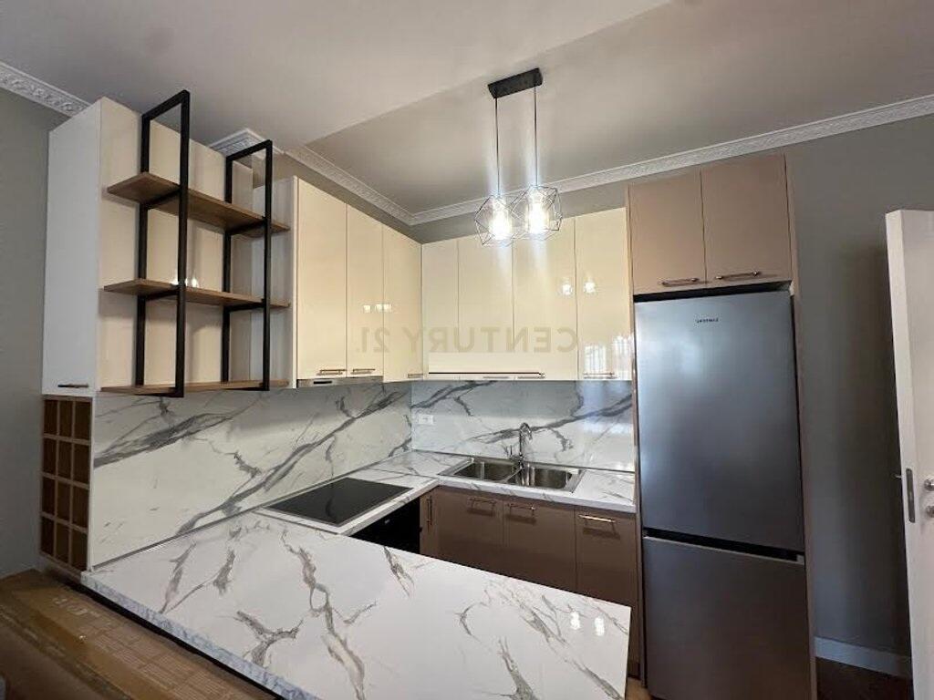 Appartamento appena arredato in affitto a Pazari Ri