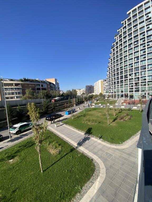 Ambjent biznesi ,per zyra te lake view liqeni,900 euro