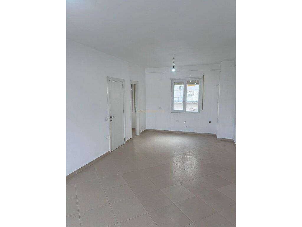 Shitet apartament 2+1 ne Fresk