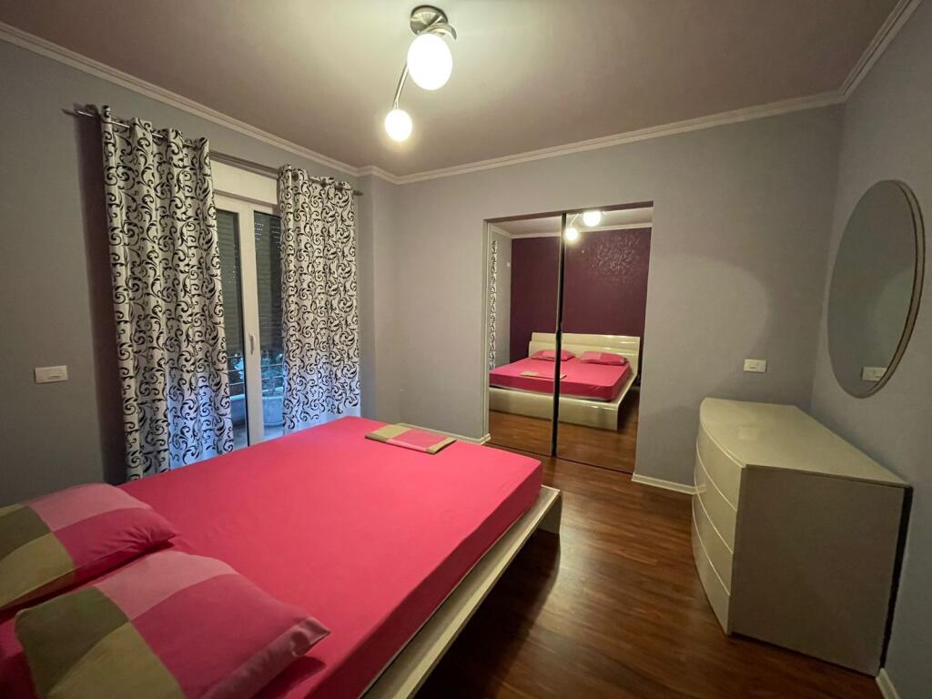 Shitet, Apartament 2+1+2 Liqeni Thate,Tirane