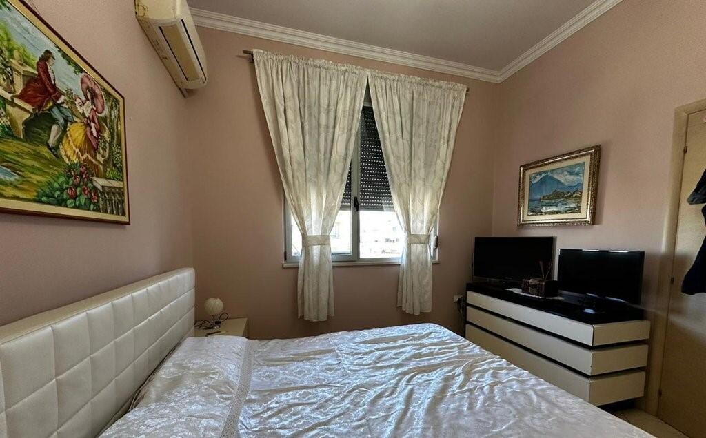 SHITET APARTAMENT 1+1 NË SHITJE – KOMPLEKSI HALILI, PËRBALLË VILËS GOLD