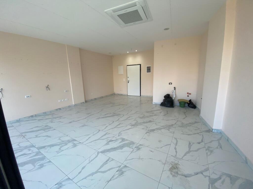 Jepet me qera 60 m2 lake view liqeni 900 eu kat 3