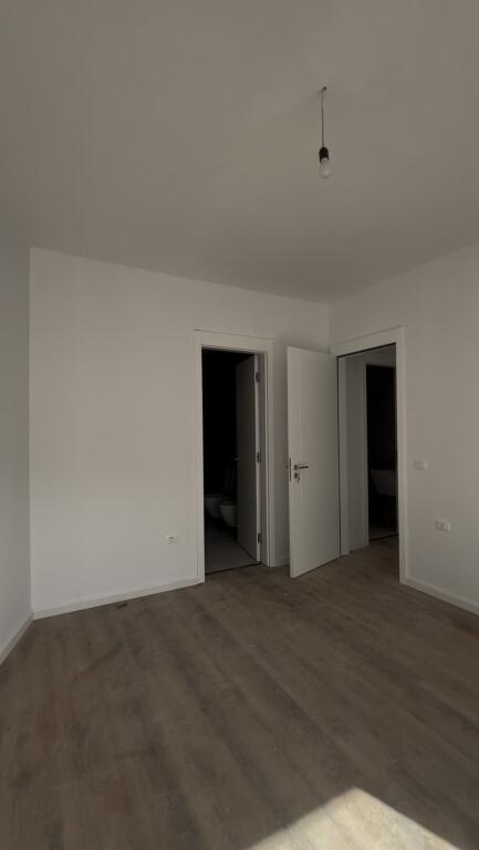 Apartament në shitje paskuqan