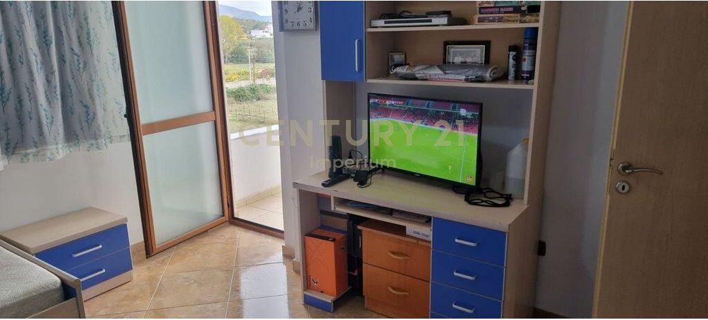 Villa su 3 Piani con Magazzino a Prush! 340.000 €