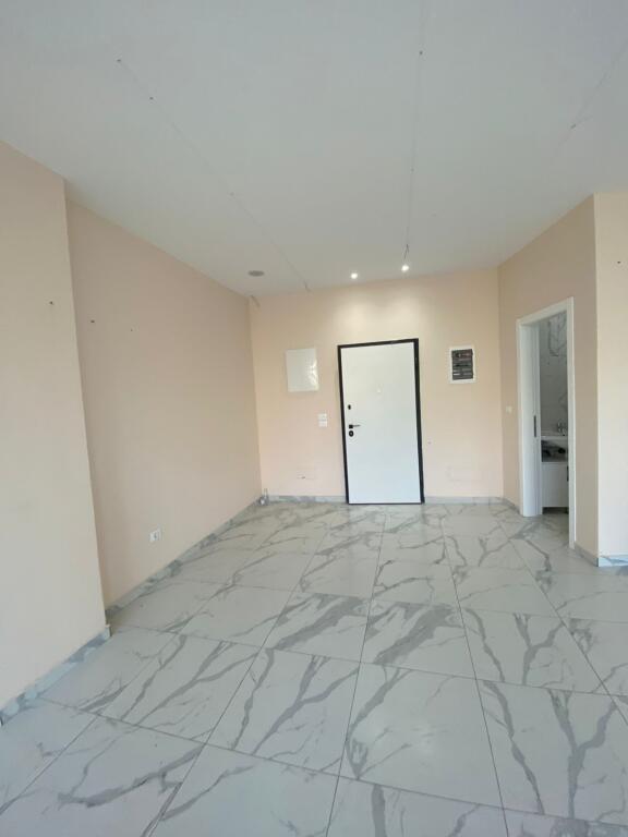 Jepet me qera 60 m2 lake view liqeni 900 eu kat 3