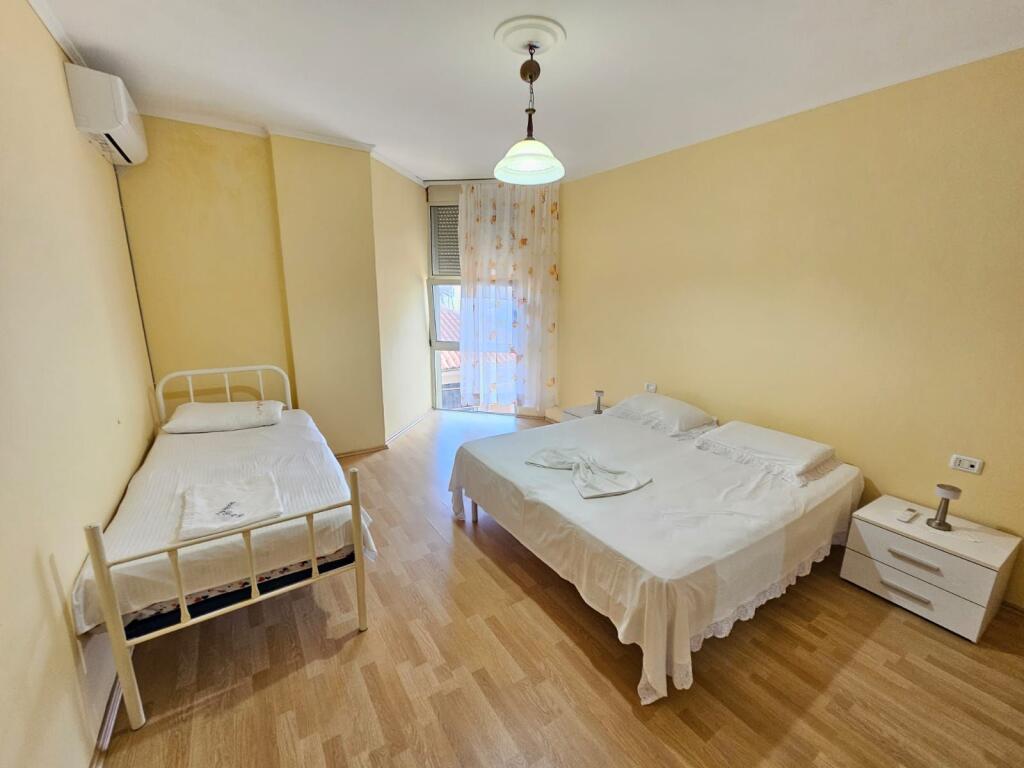 Jepen me qera Apartament 1+1  ne Plazh Hekurudha,Durrës
