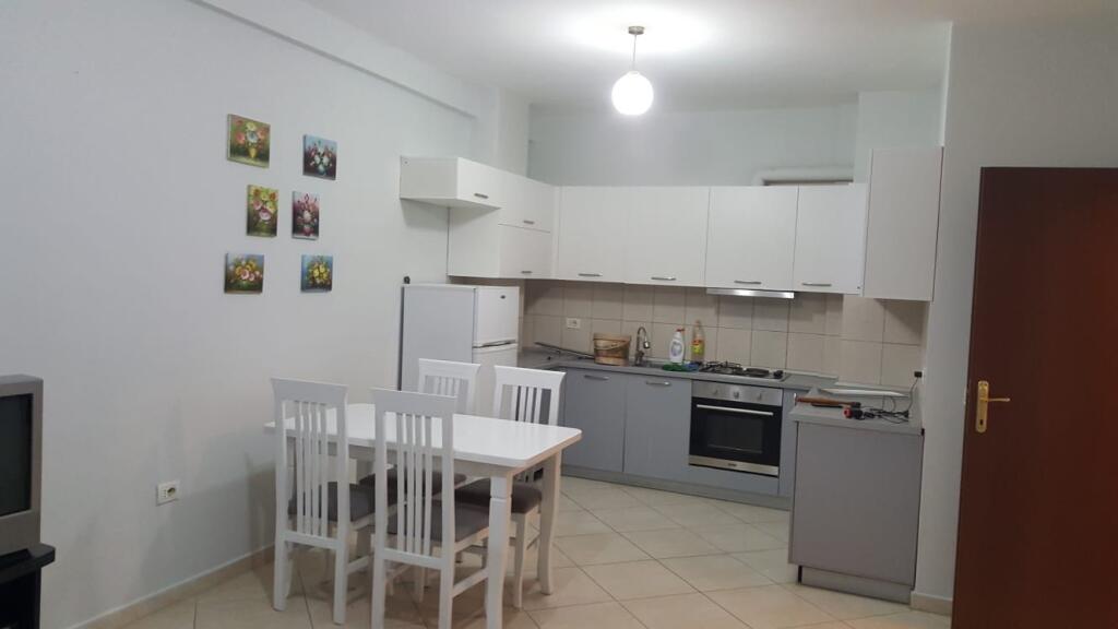 2+1,i mobiluar te ozone ne astir,cmimi 500 mije leke