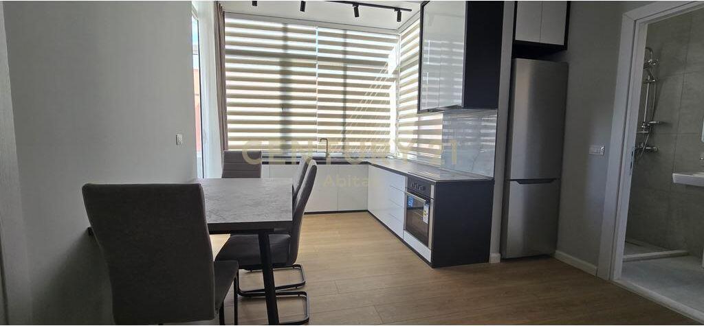 Shitet Apartament 1+1 pranë Zojës së Këshillit të Mirë!