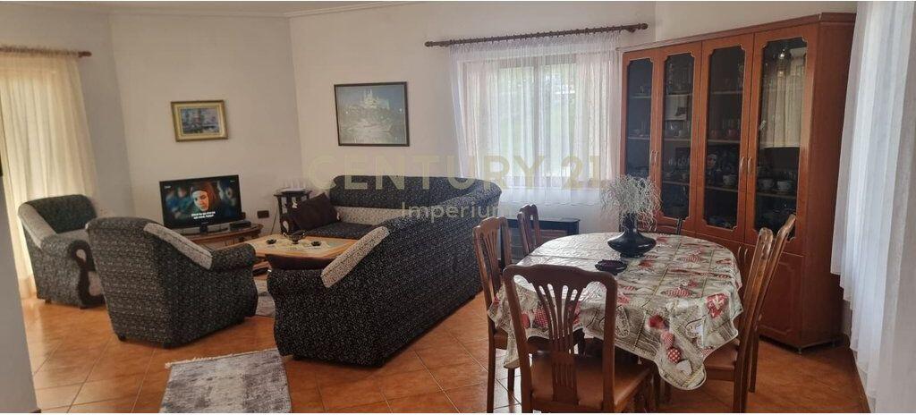 Villa su 3 Piani con Magazzino a Prush! 340.000 €