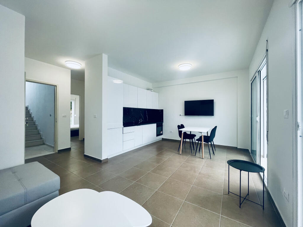 Appartamento NUOVO molto spazioso con vista mare