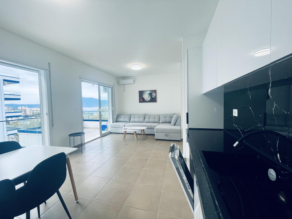 Appartamento NUOVO molto spazioso con vista mare