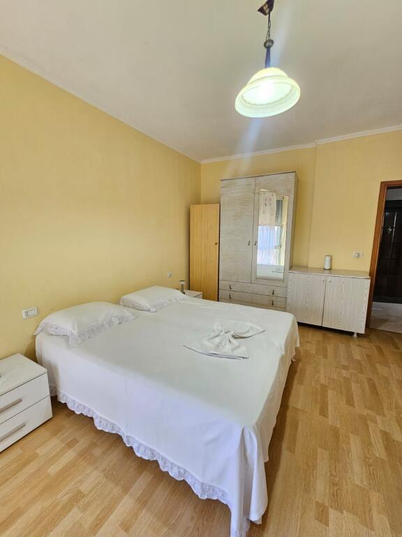 Jepen me qera Apartament 1+1  ne Plazh Hekurudha,Durrës
