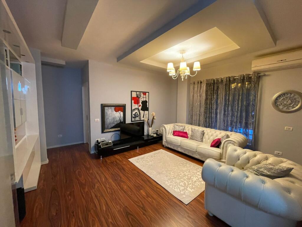 Shitet, Apartament 2+1+2 Liqeni Thate,Tirane