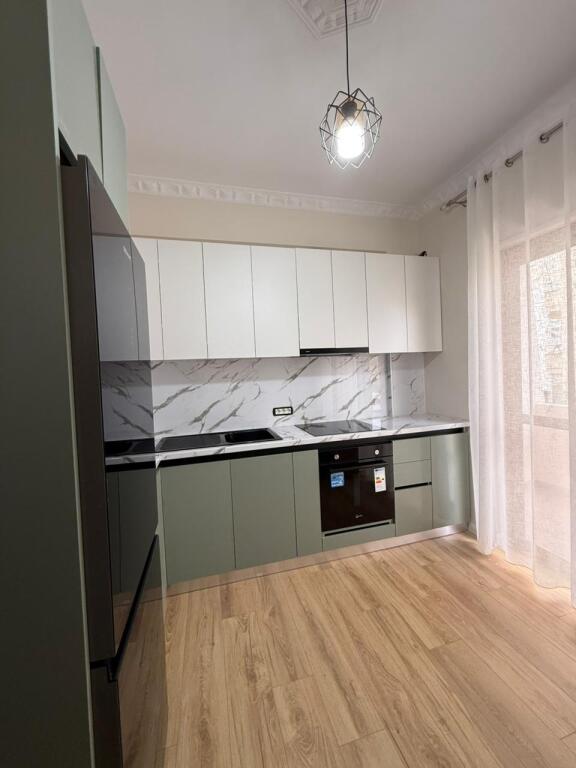 SHITET SUPER 2+1 ME GUZHINE TE VECUAR NJE PLAZHIN ILIRIA