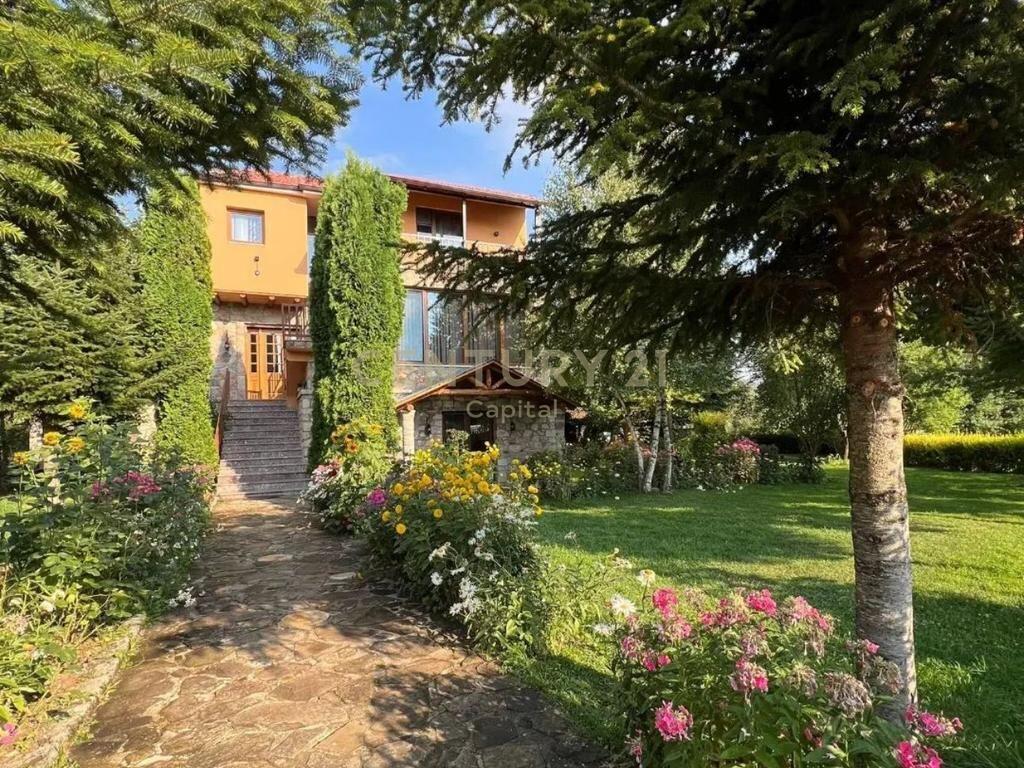 Super hotel ne shitje ne Voskopojë.