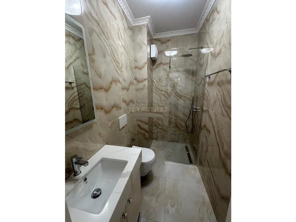 Appartamento appena arredato in affitto a Pazari Ri