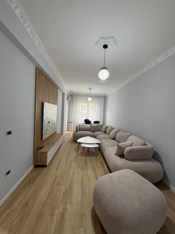 SHITET SUPER 2+1 ME GUZHINE TE VECUAR NJE PLAZHIN ILIRIA