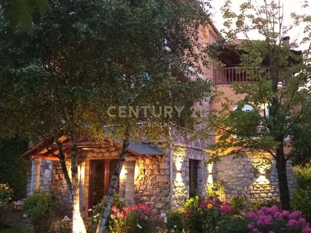 Super hotel ne shitje ne Voskopojë.