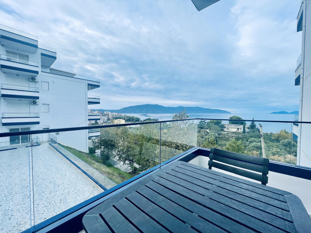 Appartamento NUOVO molto spazioso con vista mare