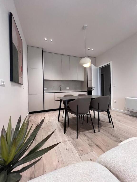 Luxury apartment for rent at Emerald Center