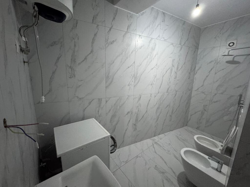 Apartment 1+1 for rent  Address: Ali demi Kaimi complex Furnished  2nd floor  Price 40,000 lek