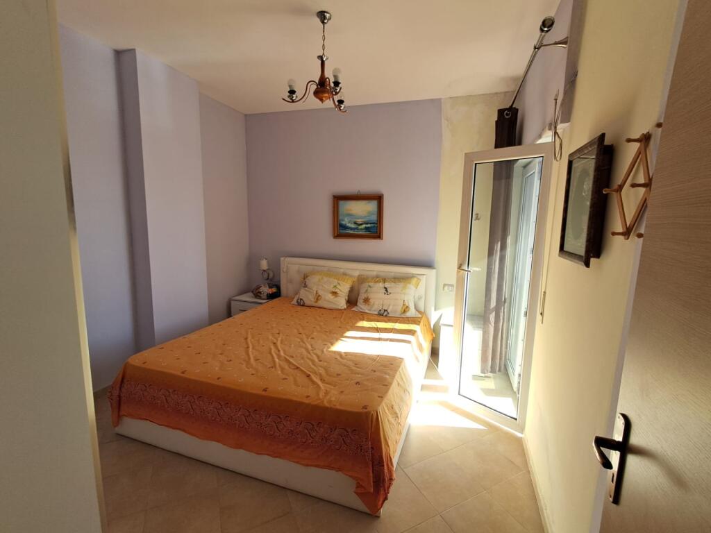 🏡 JEPET ME QIRA APARTAMENT 1+1 ME PAMJE DETI – PISTA KOSOVA, DURRËS