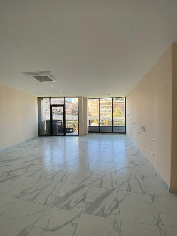 Jepet me qera 60 m2 lake view liqeni 900 eu kat 3