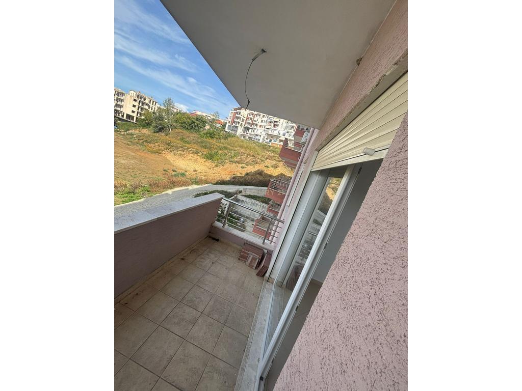 Shitet apartament 2+1 ne Fresk