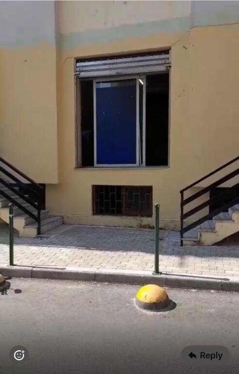 Ambjent biznesi me qera,mbikalimi i komunes,1350 euro me 2 poste parkimi