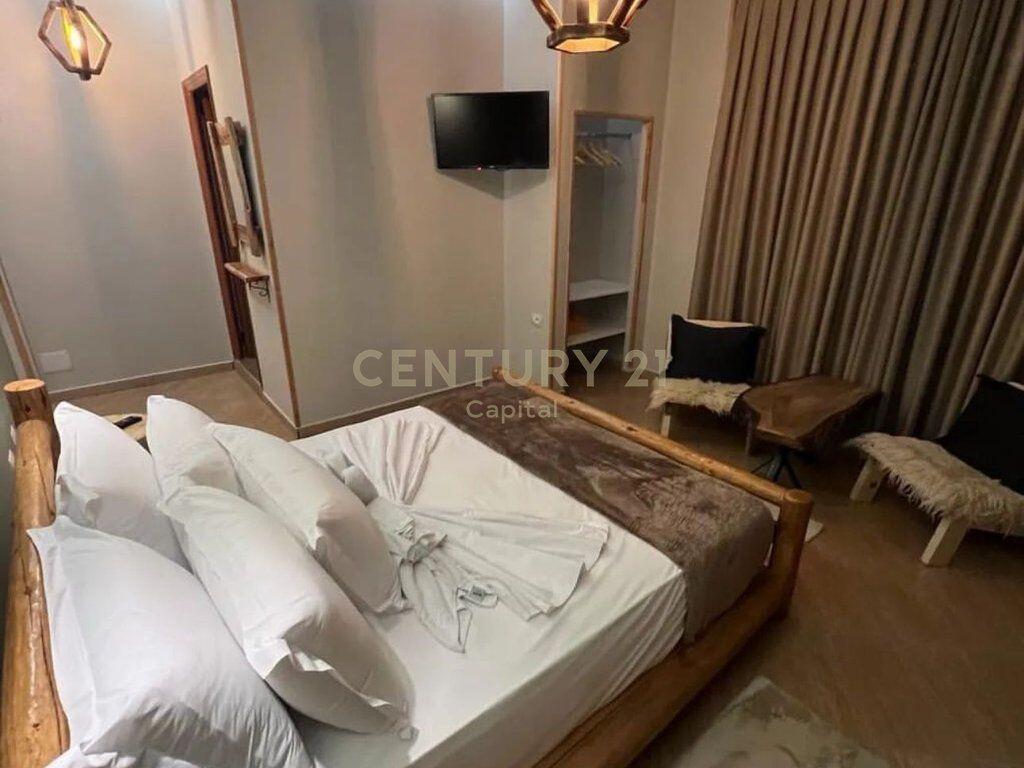 Super hotel ne shitje ne Voskopojë.