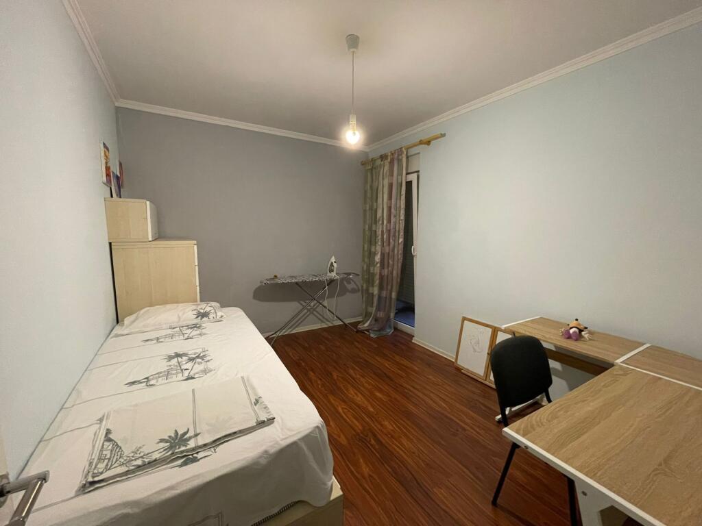Shitet, Apartament 2+1+2 Liqeni Thate,Tirane