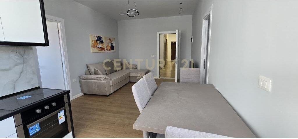 Shitet Apartament 1+1 pranë Zojës së Këshillit të Mirë!