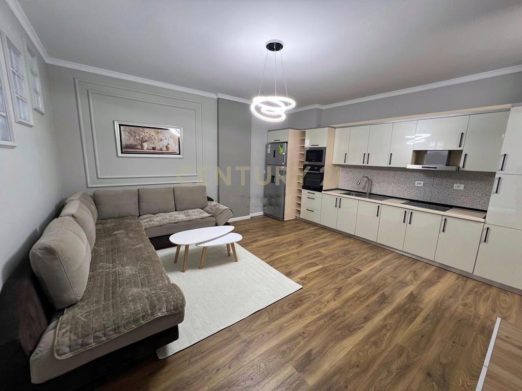 Vendiamo Super Appartamento 2+1 in Via Besim Alla – Misto Mame