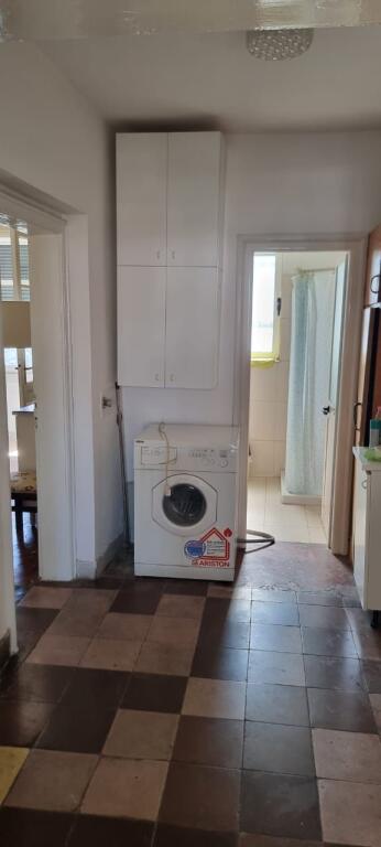 Shitet apartament 2+1 në Elbasan