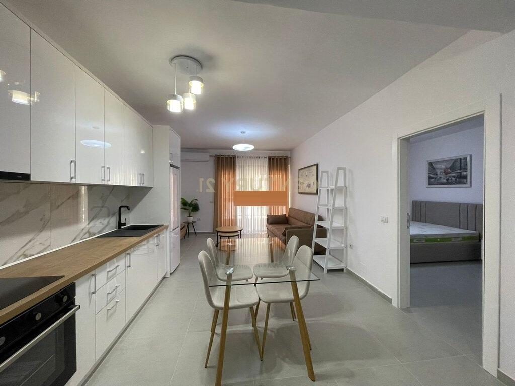 APARTAMENT 1+1 POST PARKIMIN ME QERA NE RRUGEN E DURRESIT