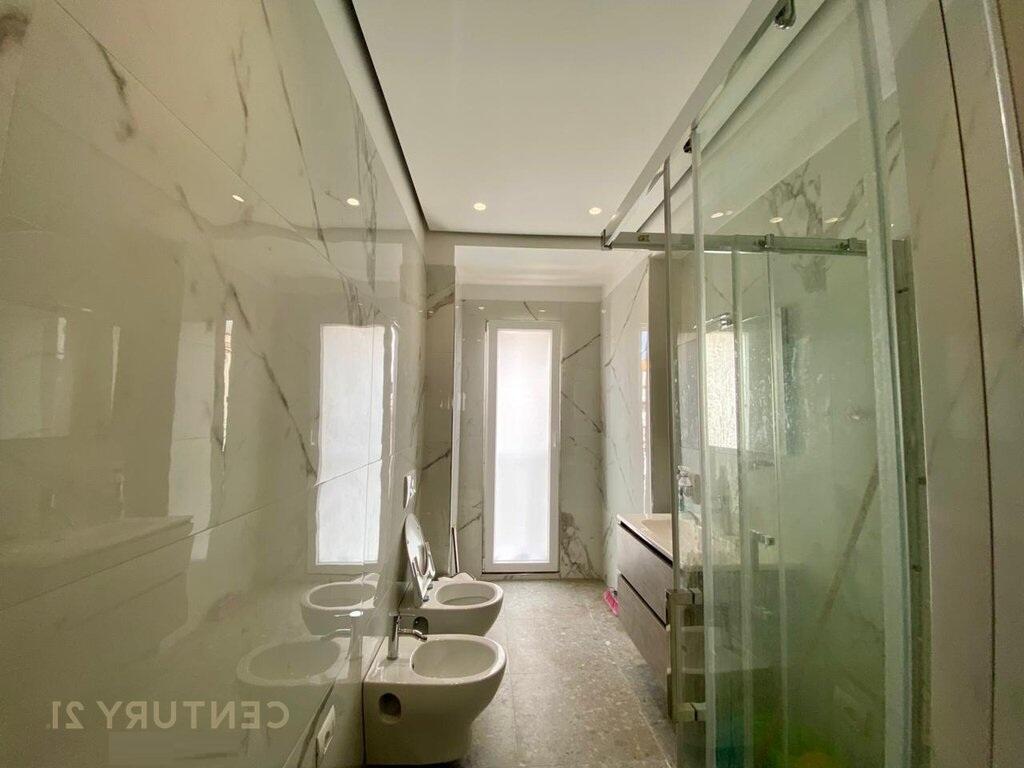 JAPIM APARTAMENT 2+1+2+POST PARKIMI ME QIRA NE KOMUNEN E PARISIT