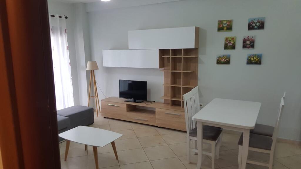 2+1,i mobiluar te ozone ne astir,cmimi 500 mije leke