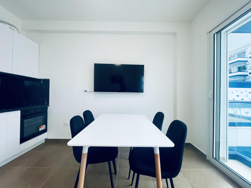 Appartamento NUOVO molto spazioso con vista mare