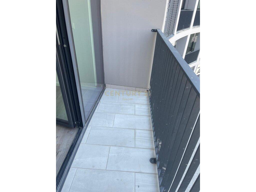 COMMERCIAL SPACE FOR RENT AT LAKE VIEW!