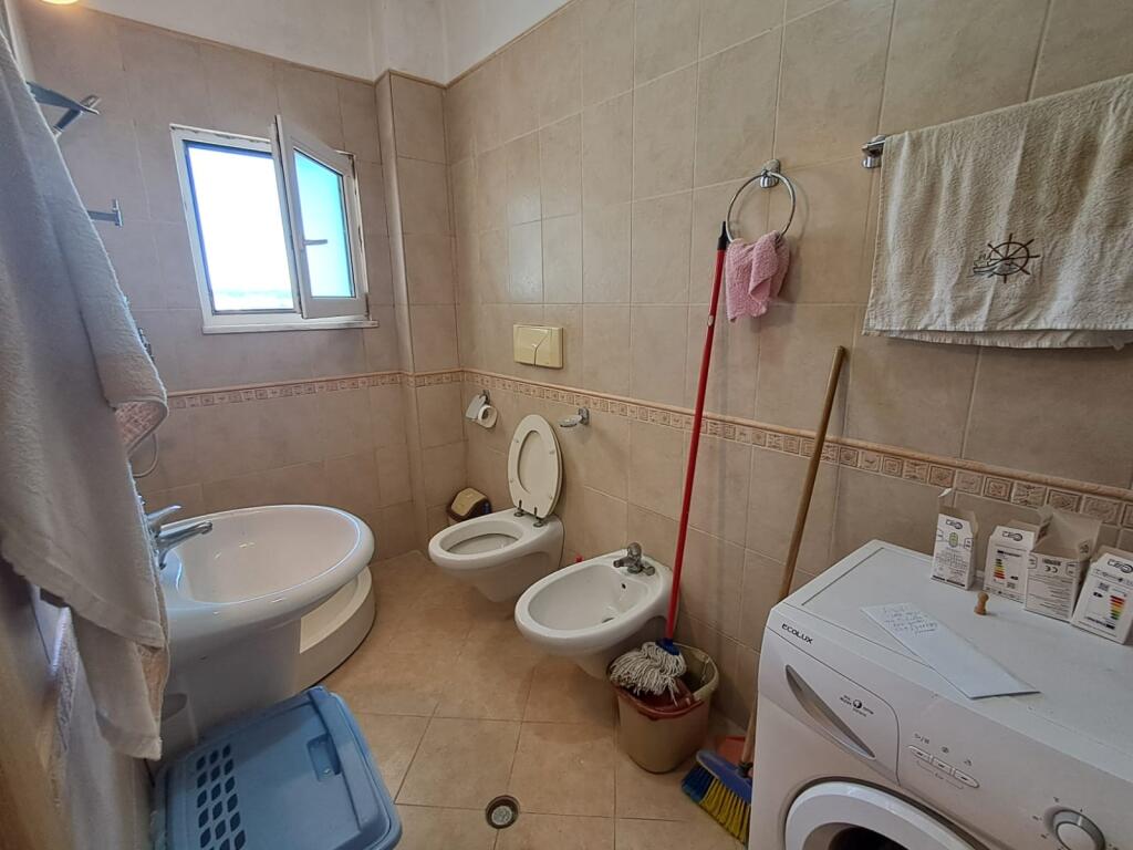 🏡 JEPET ME QIRA APARTAMENT 1+1 ME PAMJE DETI – PISTA KOSOVA, DURRËS