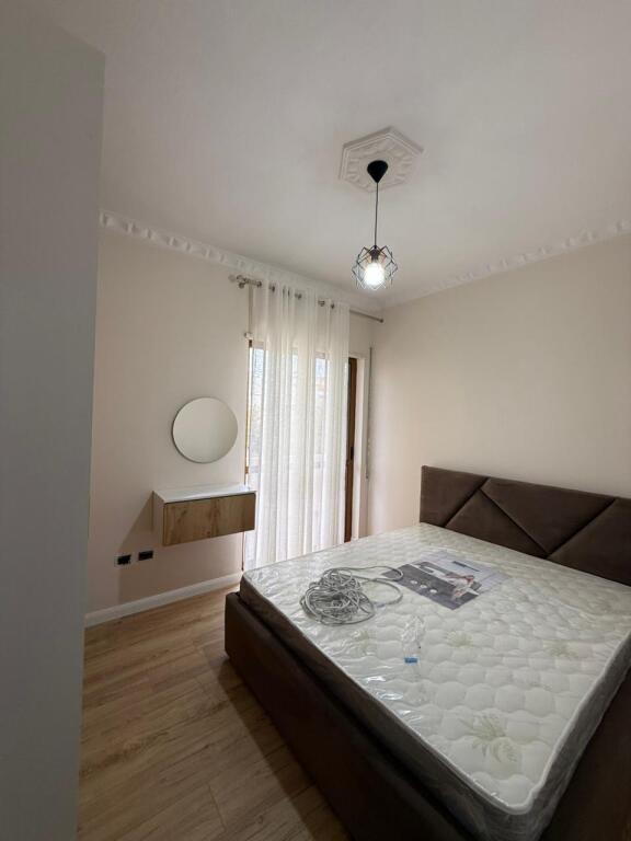 SHITET SUPER 2+1 ME GUZHINE TE VECUAR NJE PLAZHIN ILIRIA