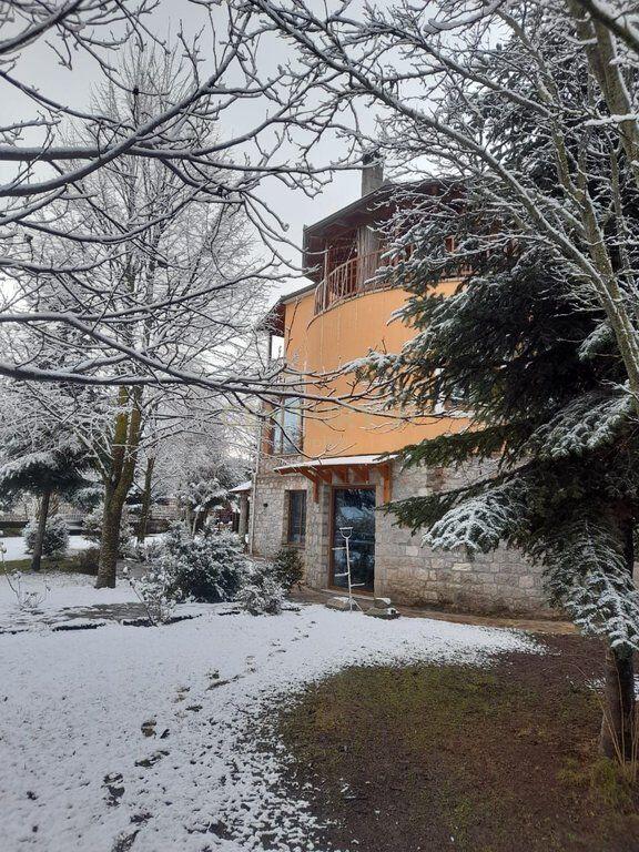 Super hotel ne shitje ne Voskopojë.