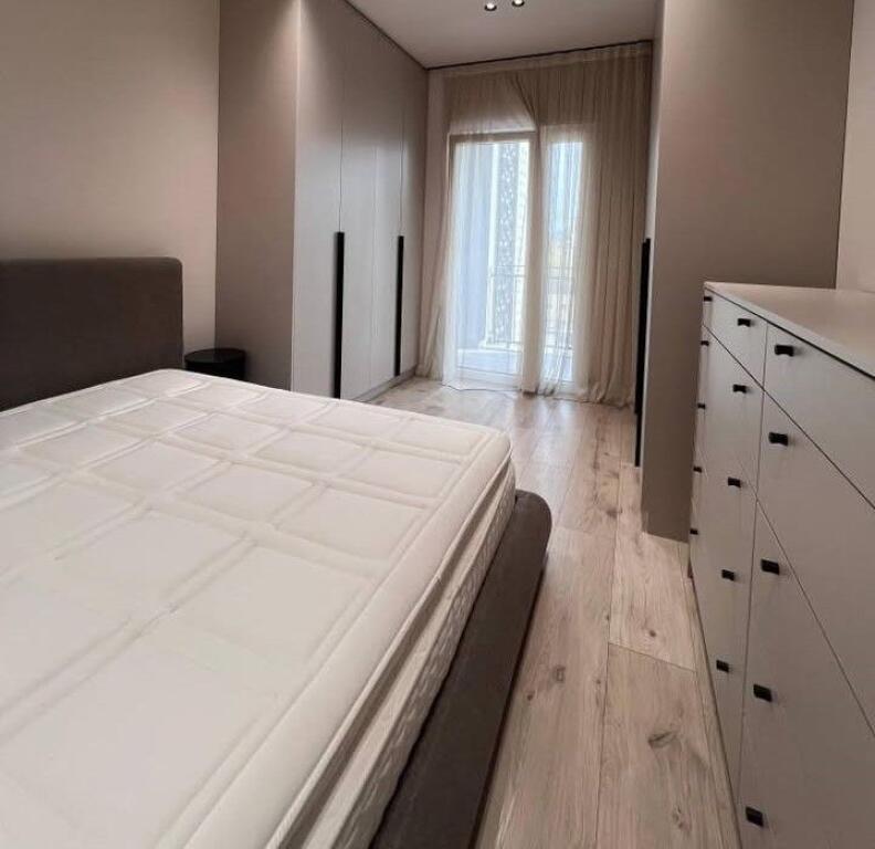 Luxury apartment for rent at Emerald Center