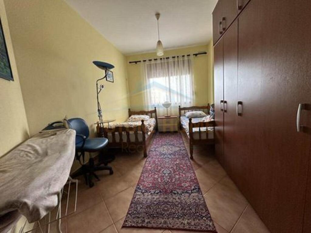 Shitet , Apartament 2+1+2 Misto Mame , Tirane