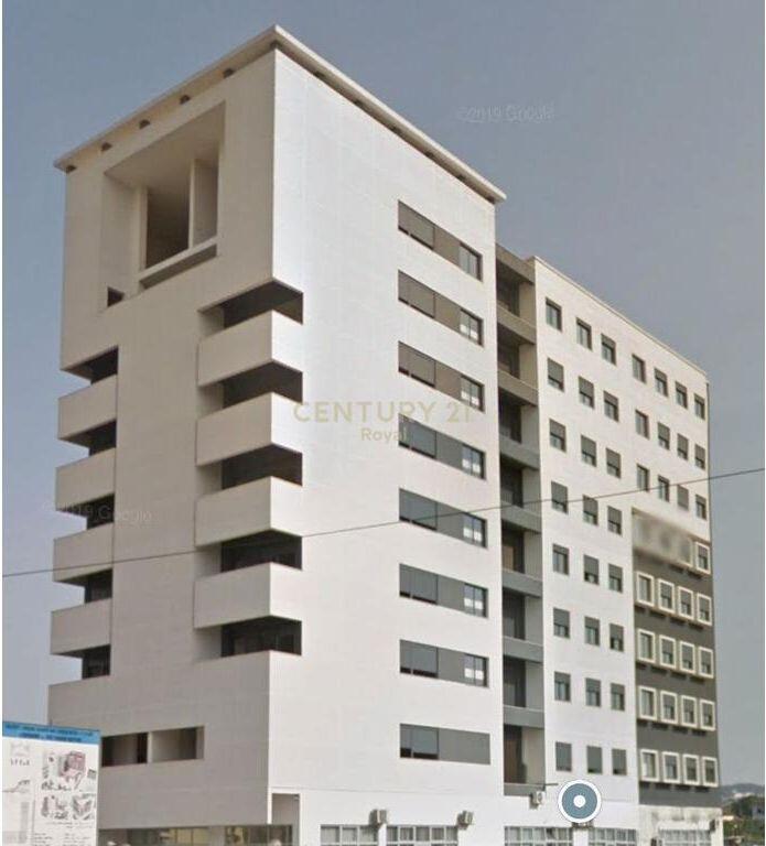 VENDESI APPARTAMENTO 2+1+2 VICINO CASA ITALIA