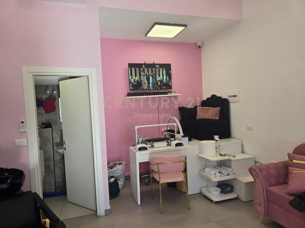 Shitet Biznes Parukerie në Yzberish! 18,000 €