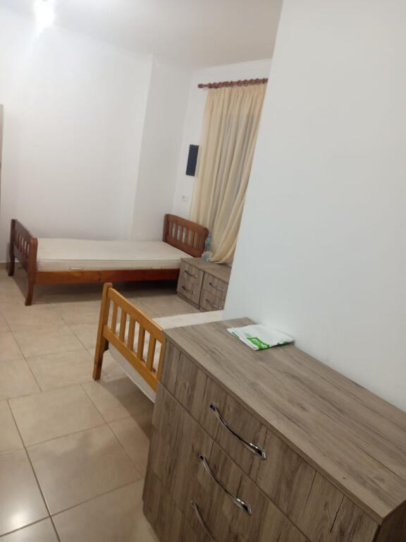 APARTAMENT 1+1. 30000 LEKE.QYTET STUDENTI